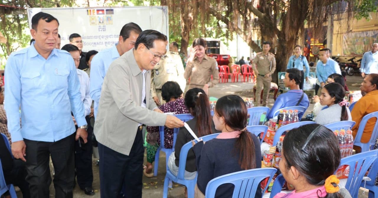 ពលរដ្ឋរងគ្រោះដោយទឹកជំនន់ ជាង៣០០នាក់ នៅស្រុកបាណន់ ទទួលបានការពិនិត្យ និងព្យាបាលជំងឺដោយឥតគិតថ្លៃ ពីក្រុមគ្រូពេទ្យស្ម័គ្រចិត្តសម្តេចក្រឡាហោម ស ខេង