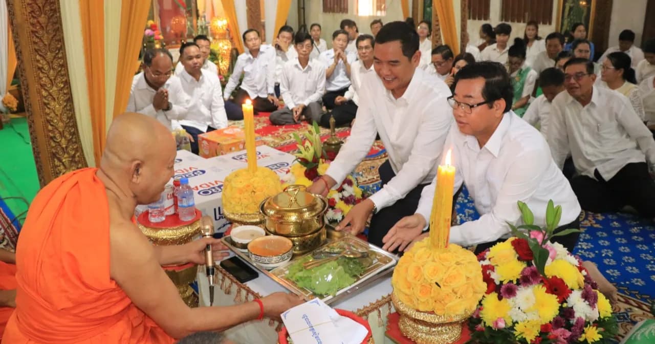 ថ្នាក់ដឹកនាំខេត្តសៀមរាប អញ្ជើញចូលរួមជាមួយប្រជាពលរដ្ឋ កាន់បិណ្ឌវេនទី១១ នៅវត្តព្រះឥន្ធកោសីយ៍ ក្រុងសៀមរាប