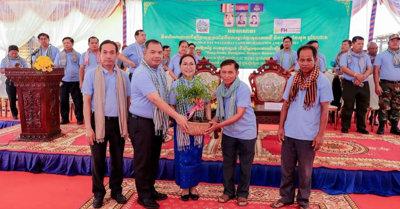 ឯកឧត្តម សរ សុពុត្រា បានអំពាវនាវដល់ប្រជាពលរដ្ឋឱ្យផ្លាស់ប្តូរទម្លាប់ កុំទុកដីទំនេរចោល ត្រូវបង្កើនការដាំដុះ លើកកម្ពស់ជីវភាពរស់នៅឱ្យកាន់តែប្រសើរឡើង។